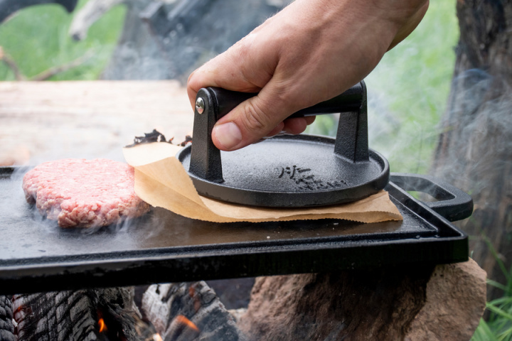 Smash burger/ köttpress m trähandtag Satake i gruppen Inredning / Kök / Köksredskap hos Åsby Hem & Trädgård (184898)