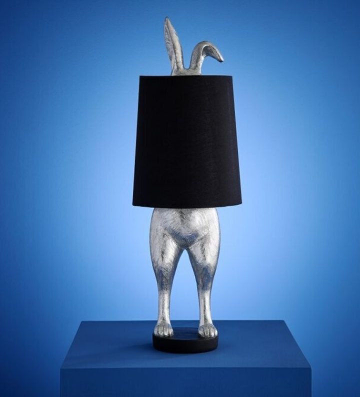 Lampa Hiding Bunny silver/svart 74 cm i gruppen Inredning / Belysning / Bordslampor hos Åsby Hem & Trädgård (188596)