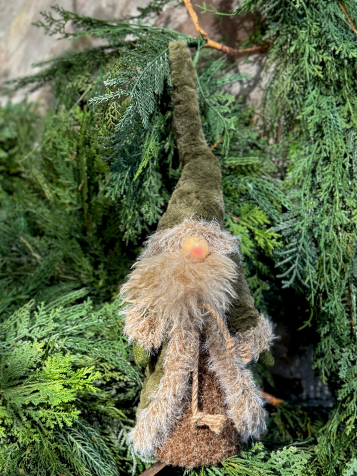 Tomte hög hatt grön 47cm i gruppen Jul hos Åsby Hem & Trädgård (193503)