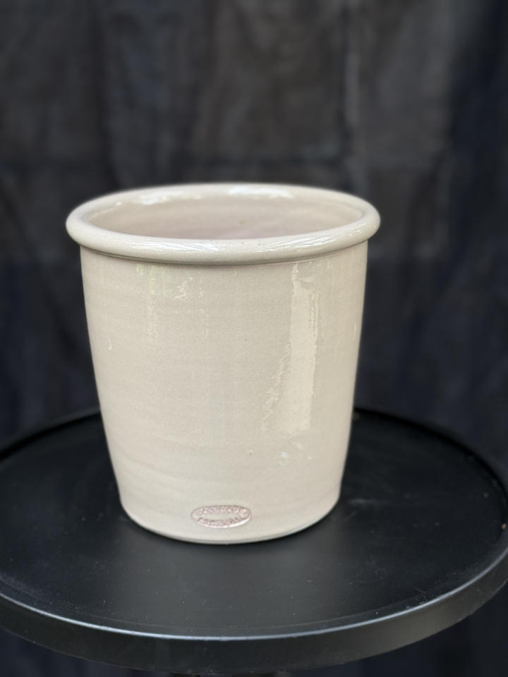 Kruka Maia D:14,5cm Grå i gruppen Inredning / Krukor & Vaser / Krukor hos Åsby Hem & Trädgård (196173)